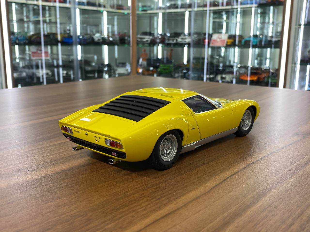 1/18 Diecast Lamborghini Miura SV Yellow – Autoart Full Opening