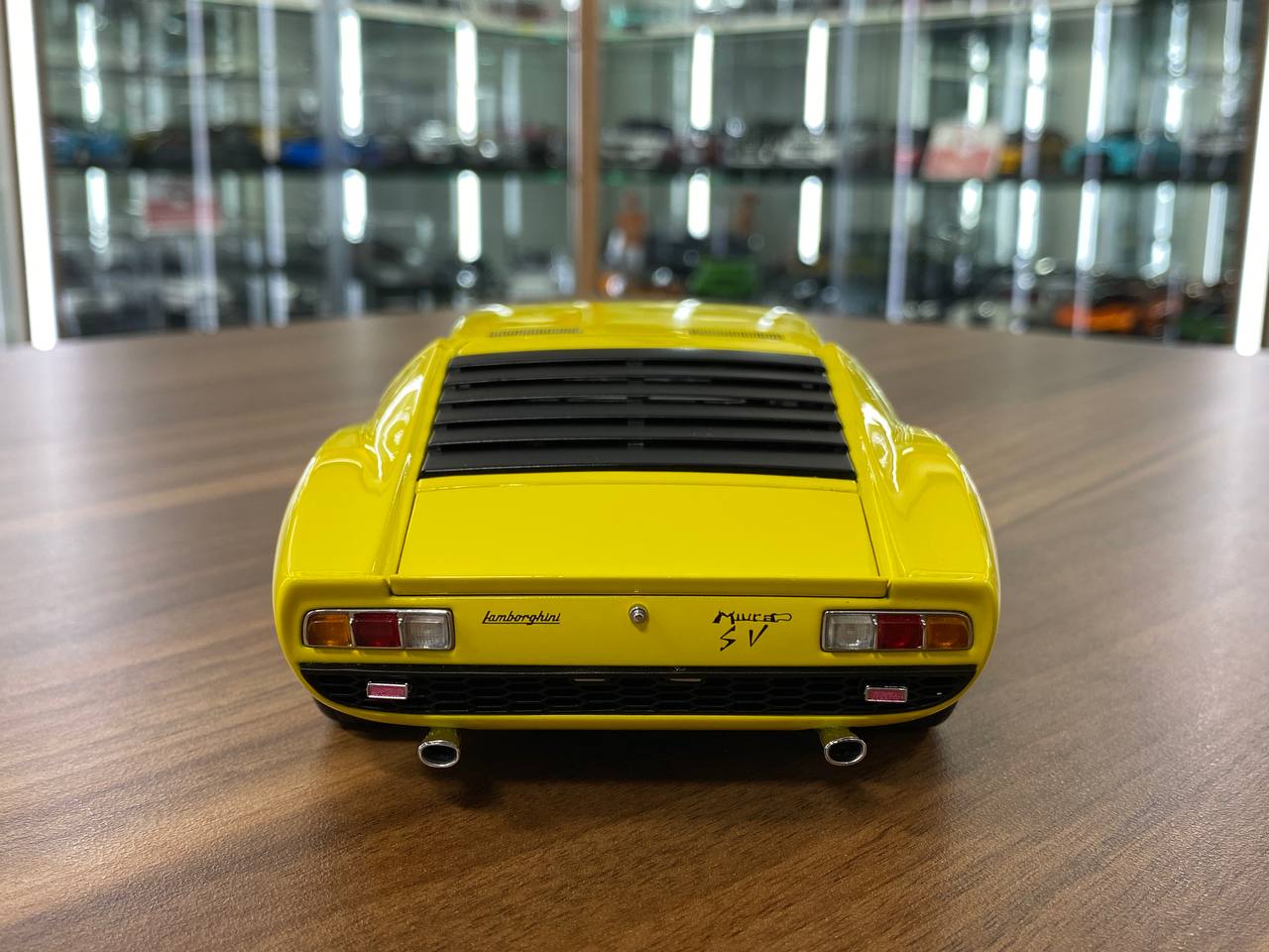 1/18 Diecast Lamborghini Miura SV Yellow – Autoart Full Opening