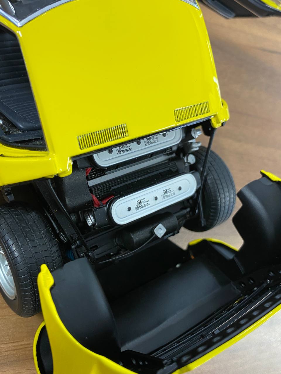 1/18 Diecast Lamborghini Miura SV Yellow – Autoart Full Opening