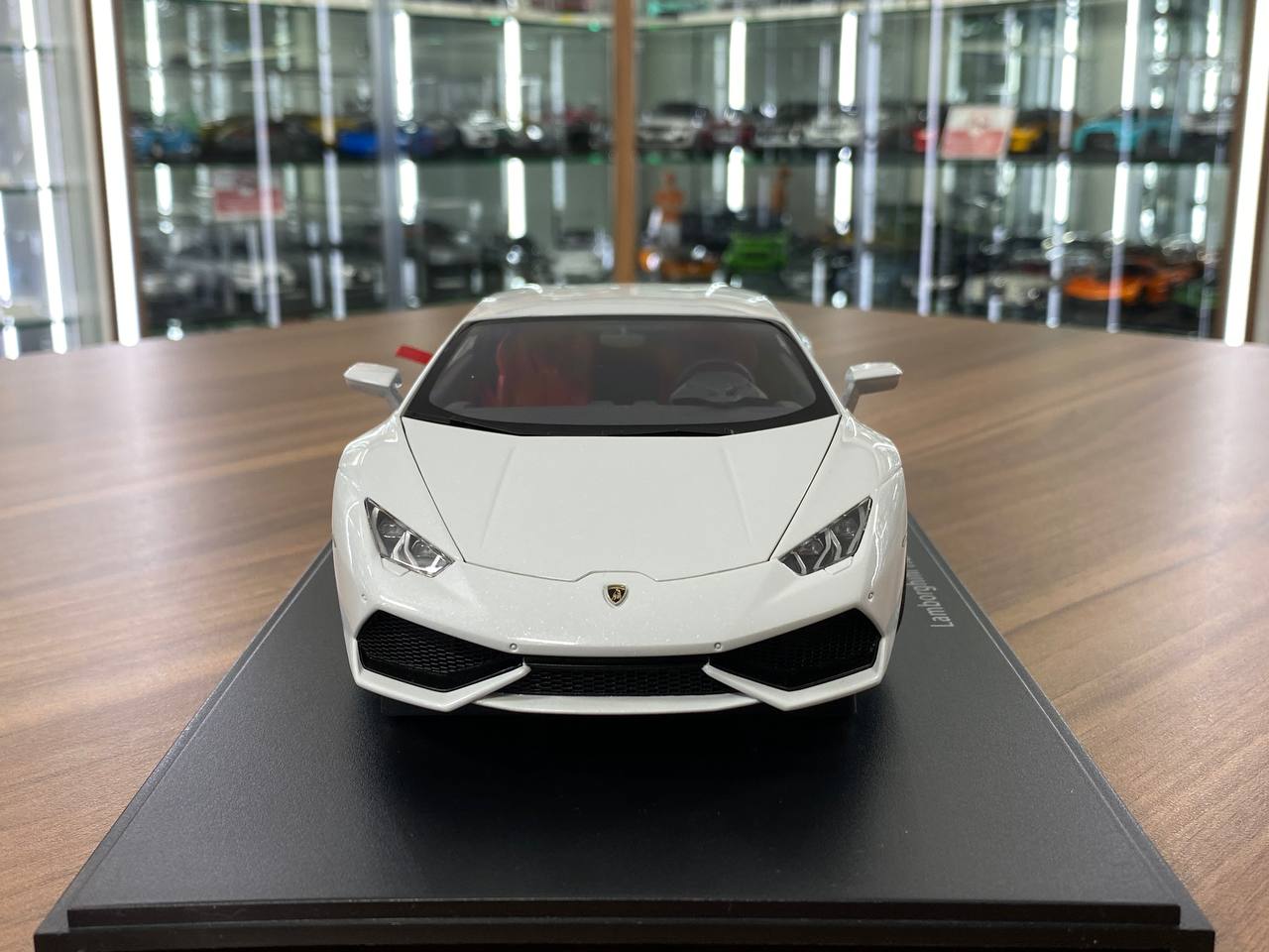 1/18 Diecast Lamborghini Huracán LP610-4 White – Autoart Signature Full Opening