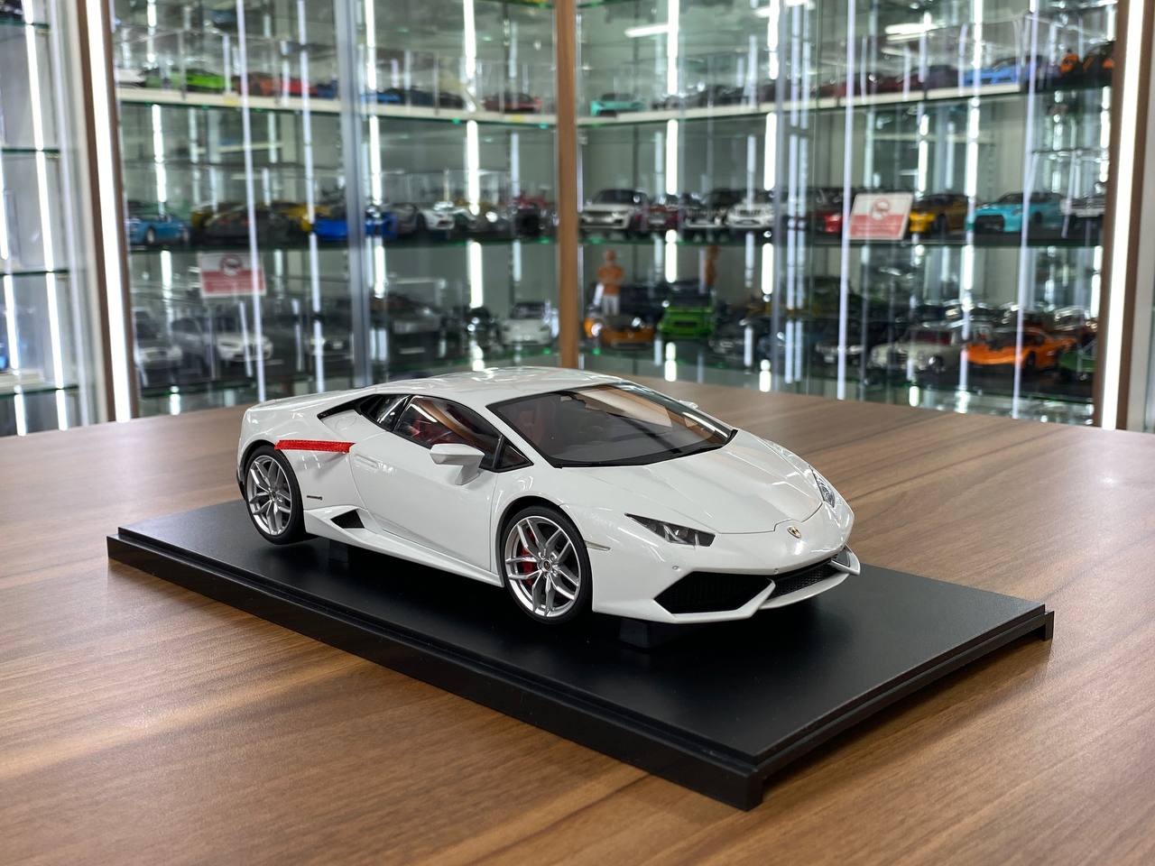 AUTOart ランボルギーニ・ウラカン LP610-4 ホワイト 1/18 Diecast Lamborghini Huracán LP610-4 White – Autoart Signature