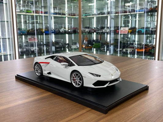 1/18 Diecast Lamborghini Huracán LP610-4 White – Autoart Signature Full Opening
