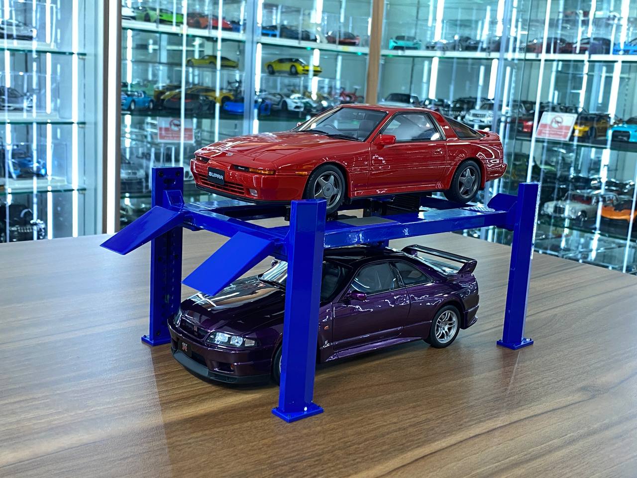 1/18 Diecast Four-Post Lift Adjustable – GreenLight Blue (Cars & Figures Not Included)