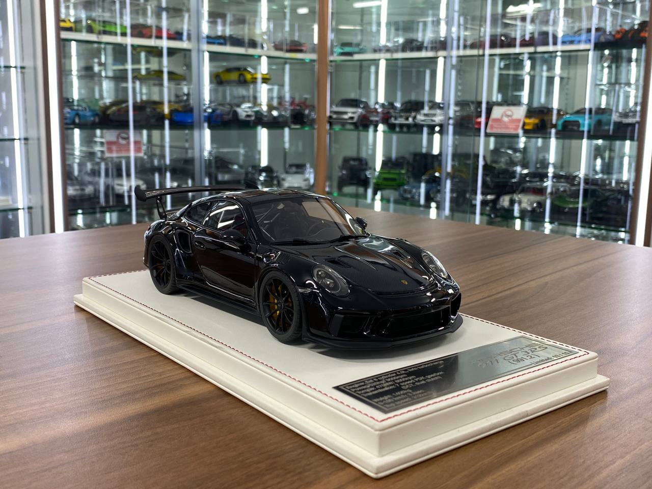 1/18 Resin Porsche 911 GT3 RS (991.2) – Davis & Giovanni Black Limited 15 pcs