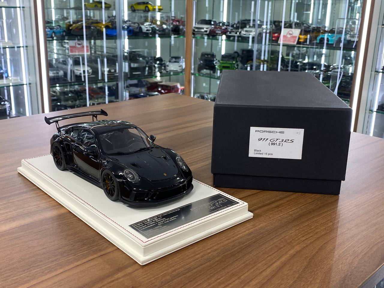 1/18 Resin Porsche 911 GT3 RS (991.2) – Davis & Giovanni Black Limited 15 pcs