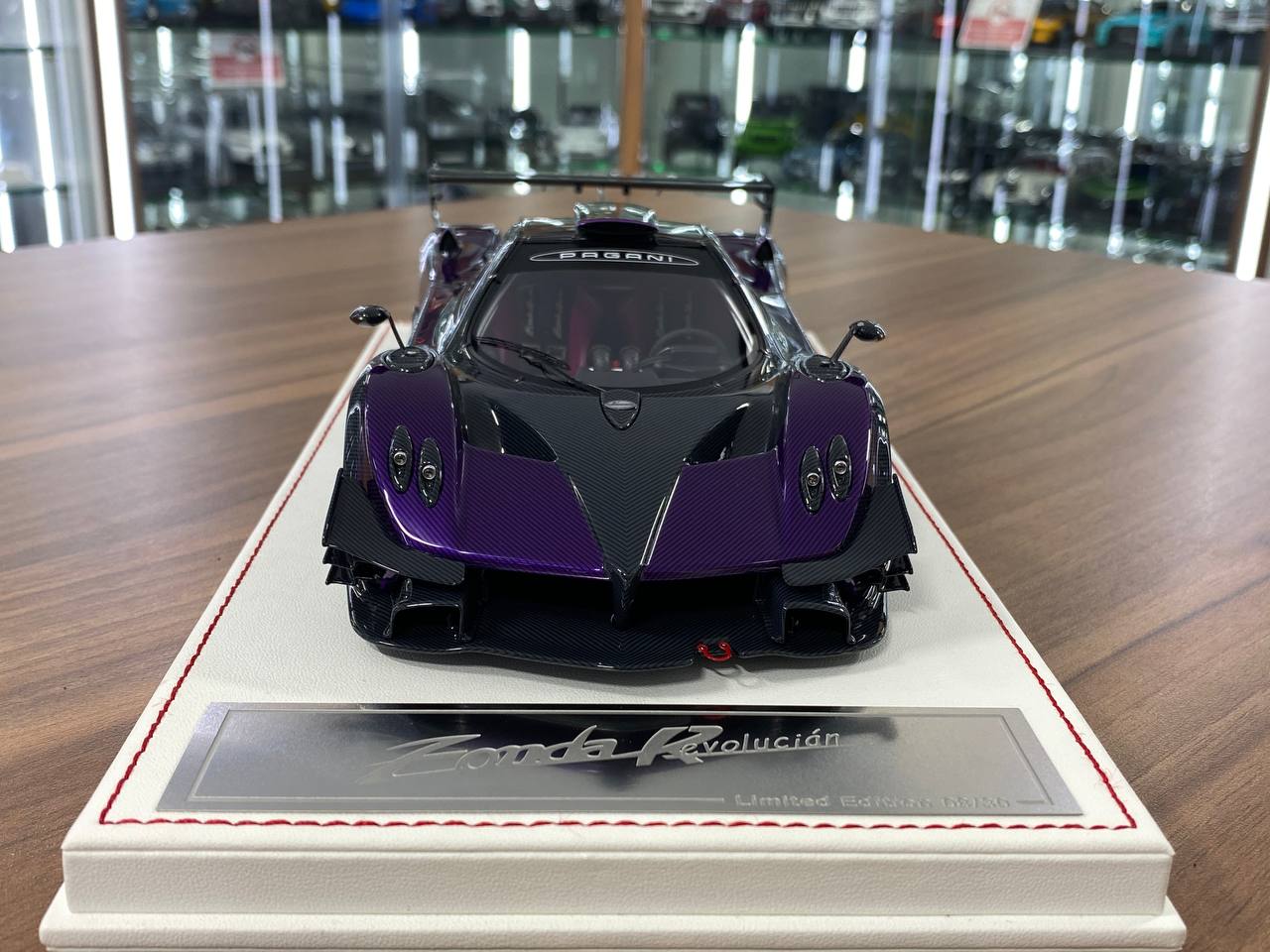 1/18 Resin Pagani Zonda R – Dino Models Carbon Fiber / Viola Limited Edition
