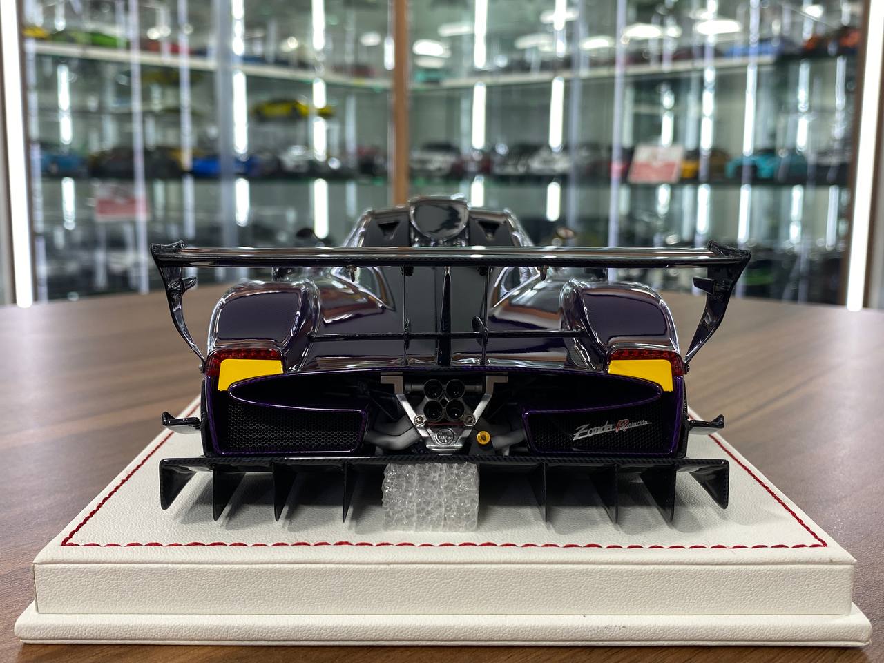 1/18 Resin Pagani Zonda R – Dino Models Carbon Fiber / Viola Limited Edition