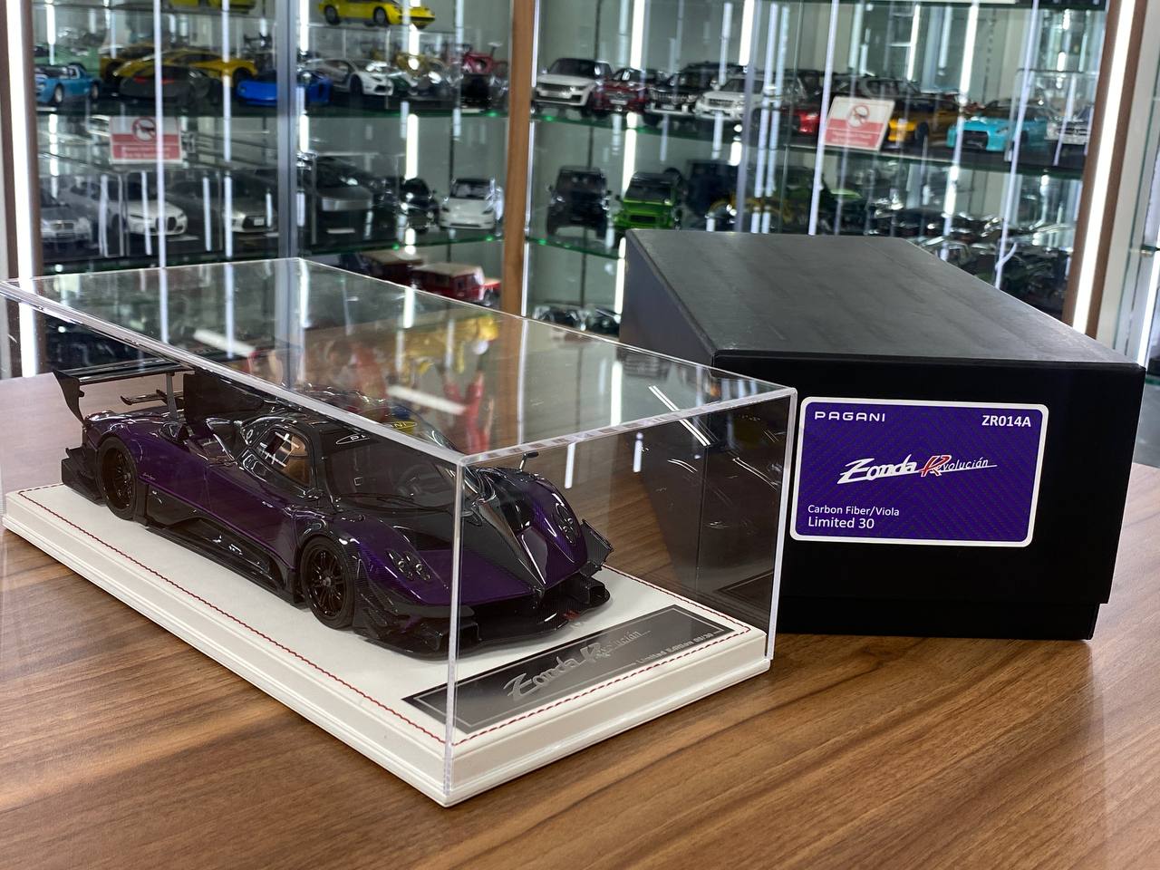 1/18 Resin Pagani Zonda R – Dino Models Carbon Fiber / Viola Limited Edition