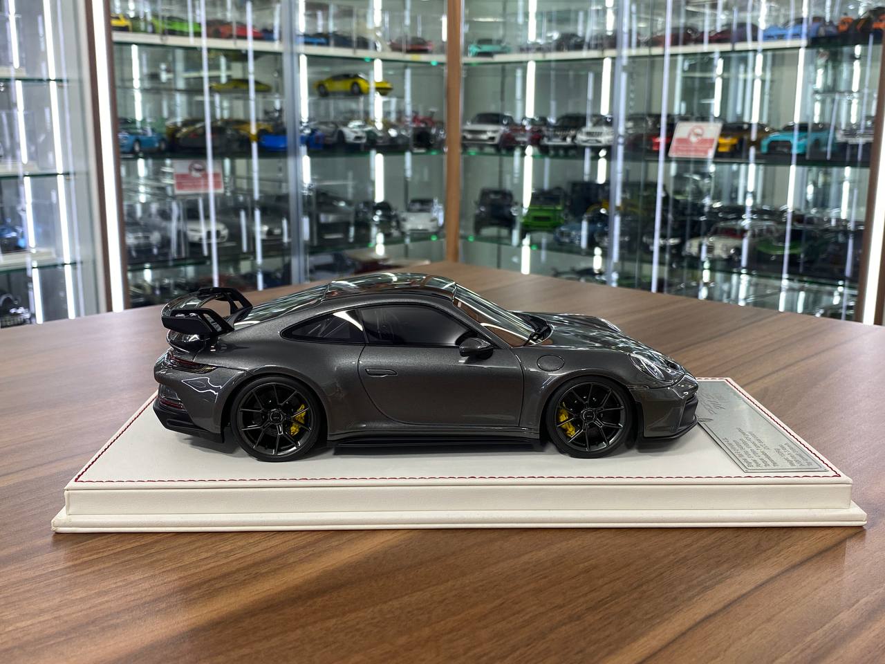 1/18 Resin Porsche 911 GT3 (992) – Davis & Giovanni Grey Metallic Limited 30 pcs