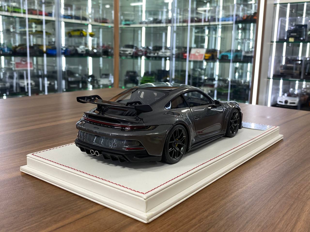 1/18 Resin Porsche 911 GT3 (992) – Davis & Giovanni Grey Metallic Limited 30 pcs