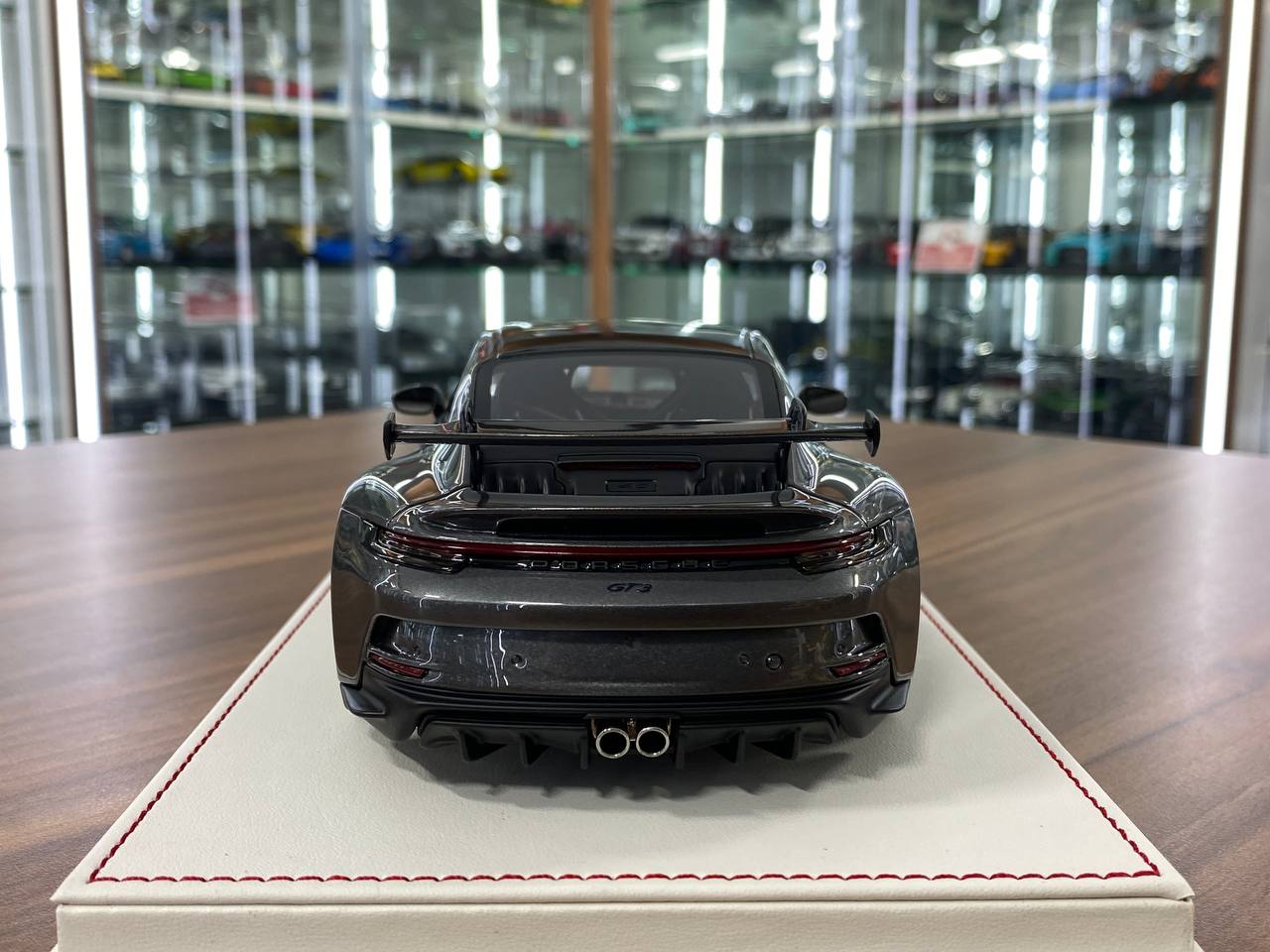1/18 Resin Porsche 911 GT3 (992) – Davis & Giovanni Grey Metallic Limited 30 pcs