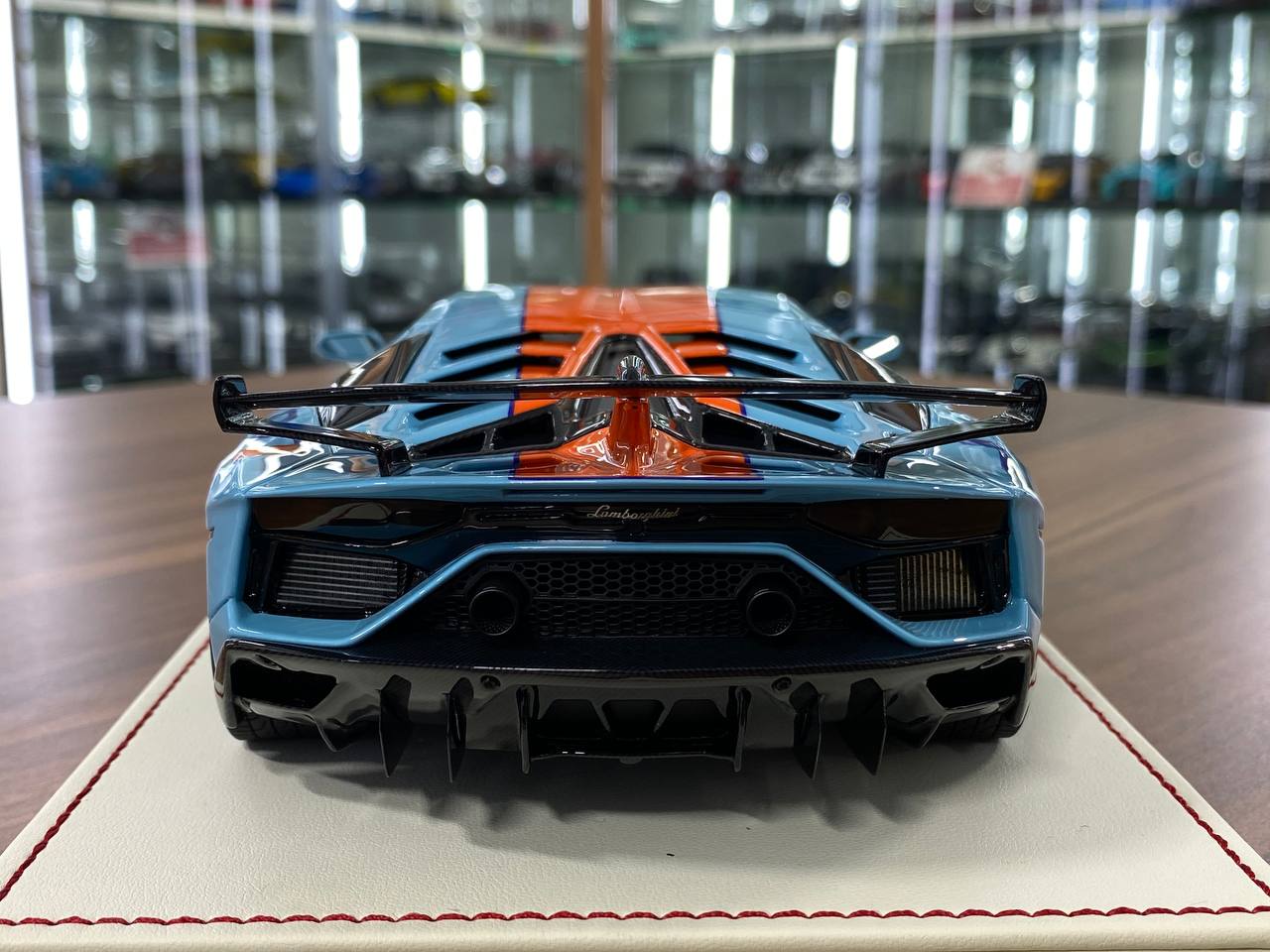 1/18 Resin Lamborghini Aventador SVJ – Davis & Giovanni Metallic Light with Gulf Decal Limited 30 pcs
