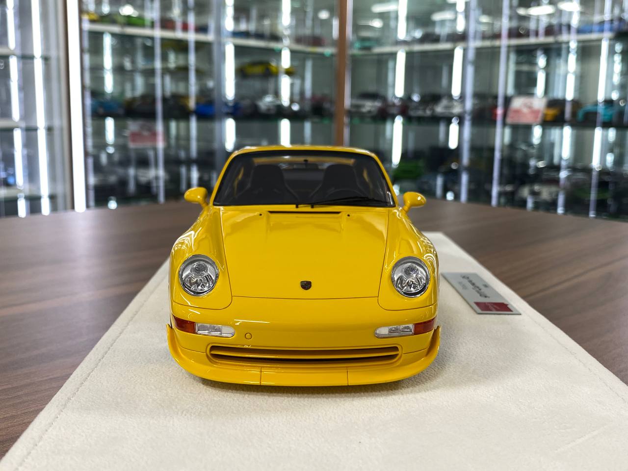 1/18 Resin Porsche 911 (993) Carrera RS 1995 Japan Version – Make Up Speed Yellow Limited Edition