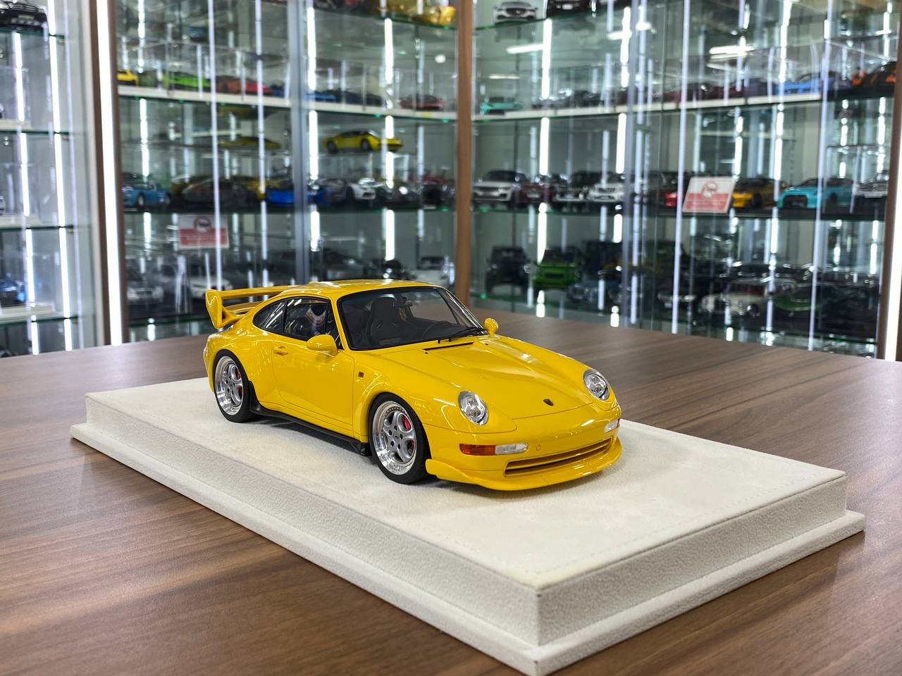 ポルシェ911 （993）RSミニカー 1/18 イエロー Porsche 911 993 Carrera Yellow Norev 1/18 - New Model