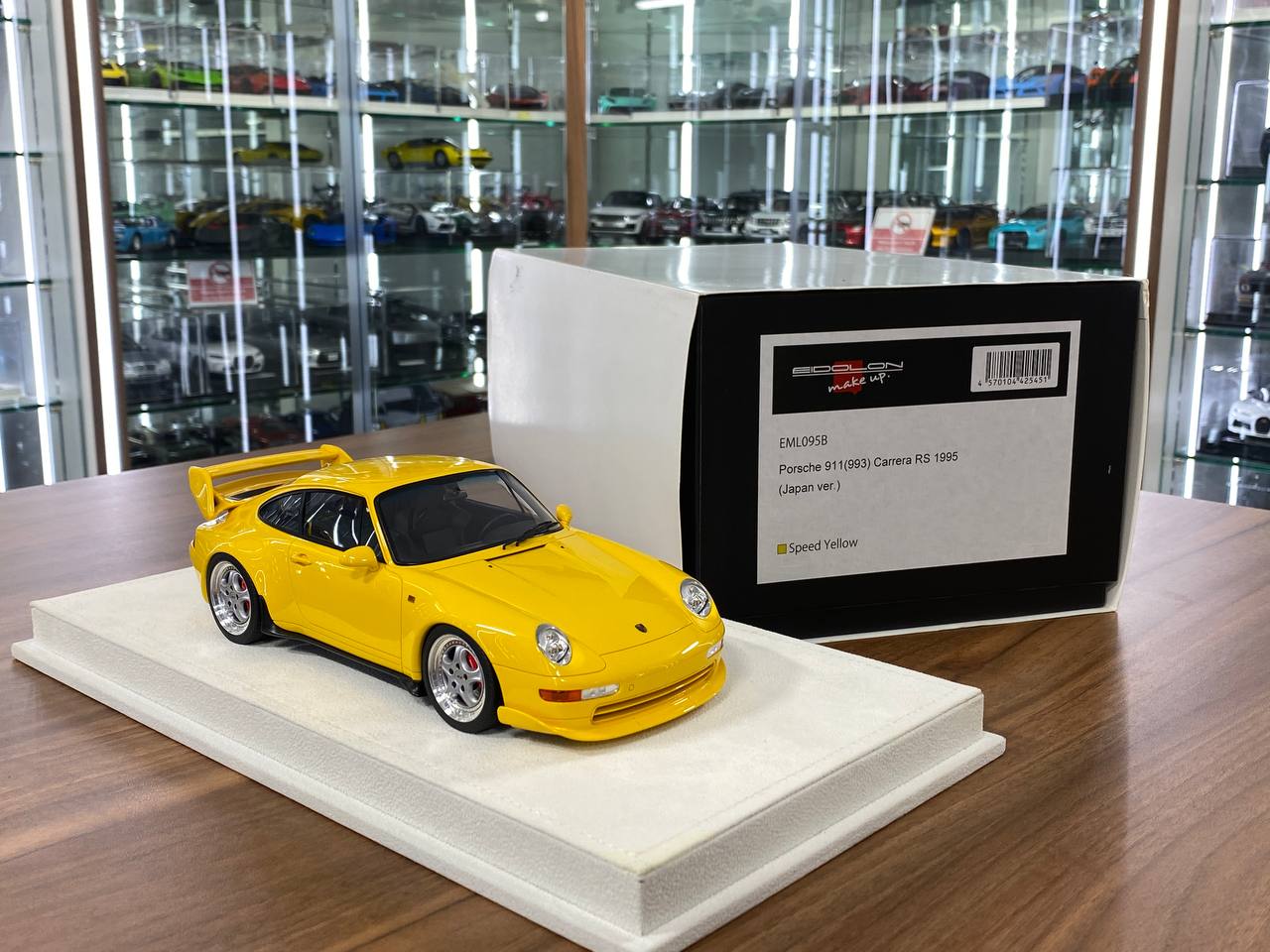 1/18 Resin Porsche 911 (993) Carrera RS 1995 Japan Version – Make Up Speed Yellow Limited Edition
