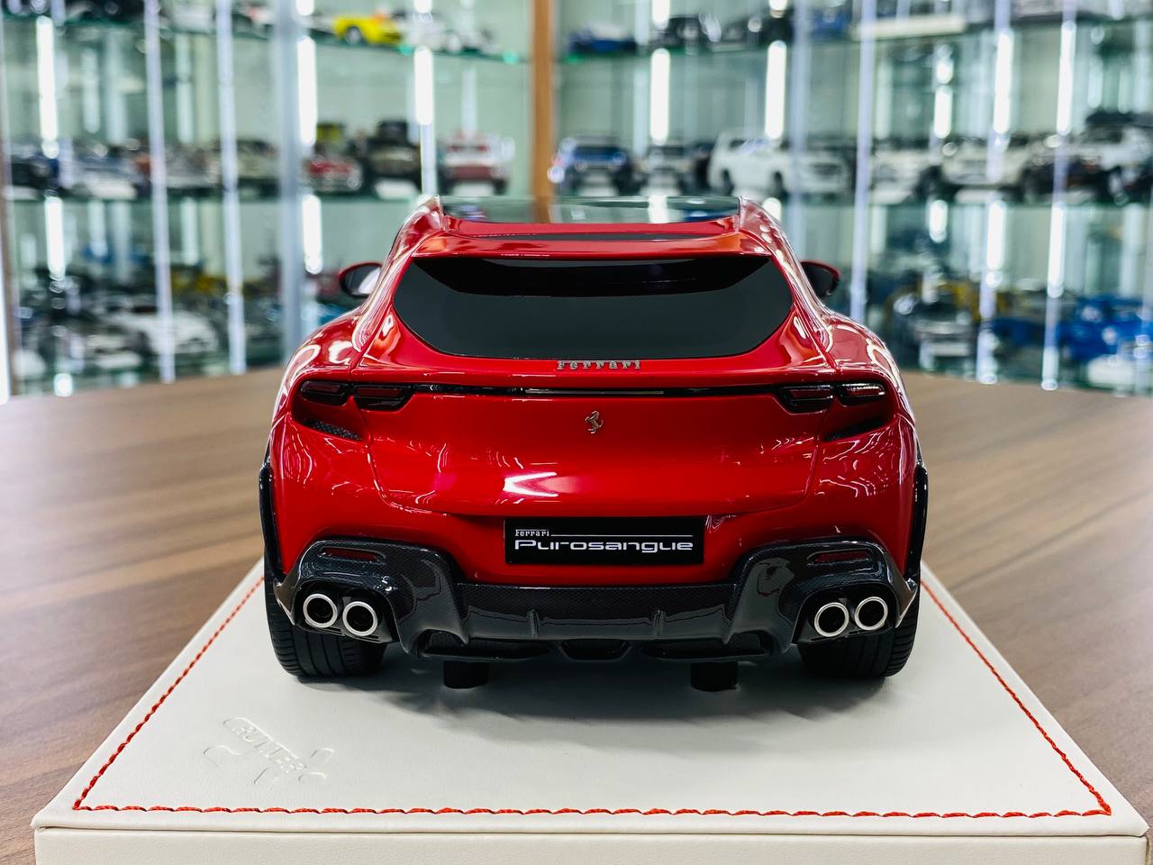 1/18 Resin Model - Runner Ferrari Purosangue in Red, Limited to 50 Pieces