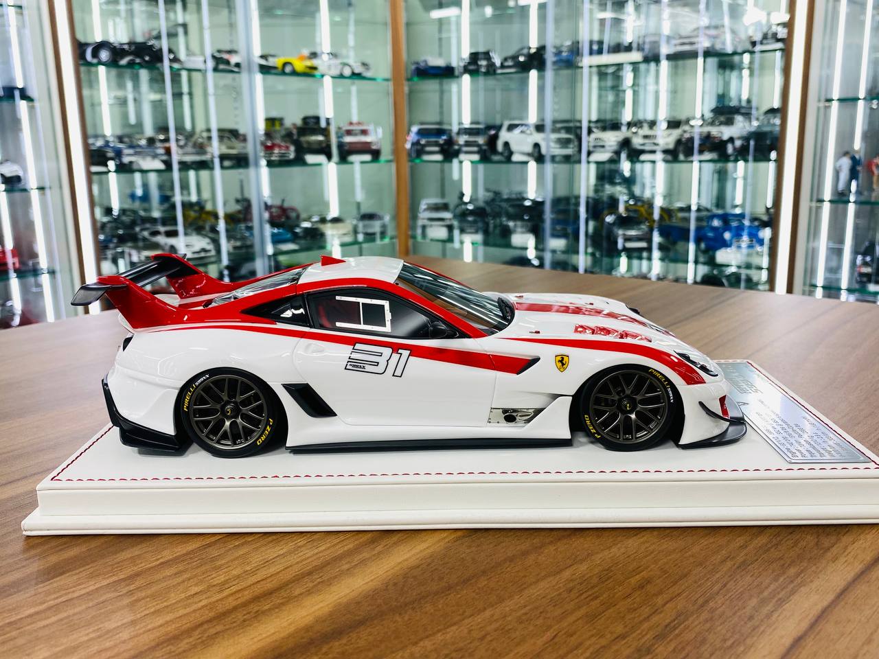 1/18 resin Davis & Giovanni Ferrari 599XX EVO #31 White / Red Limited- 15 pcs