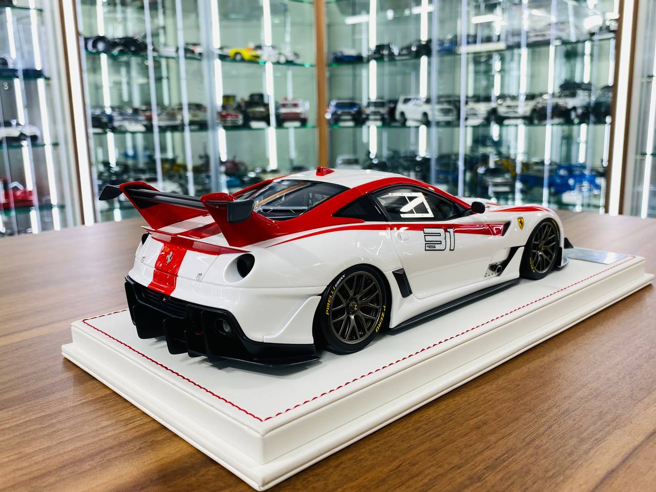 1/18 resin Davis & Giovanni Ferrari 599XX EVO #31 White / Red Limited- 15 pcs