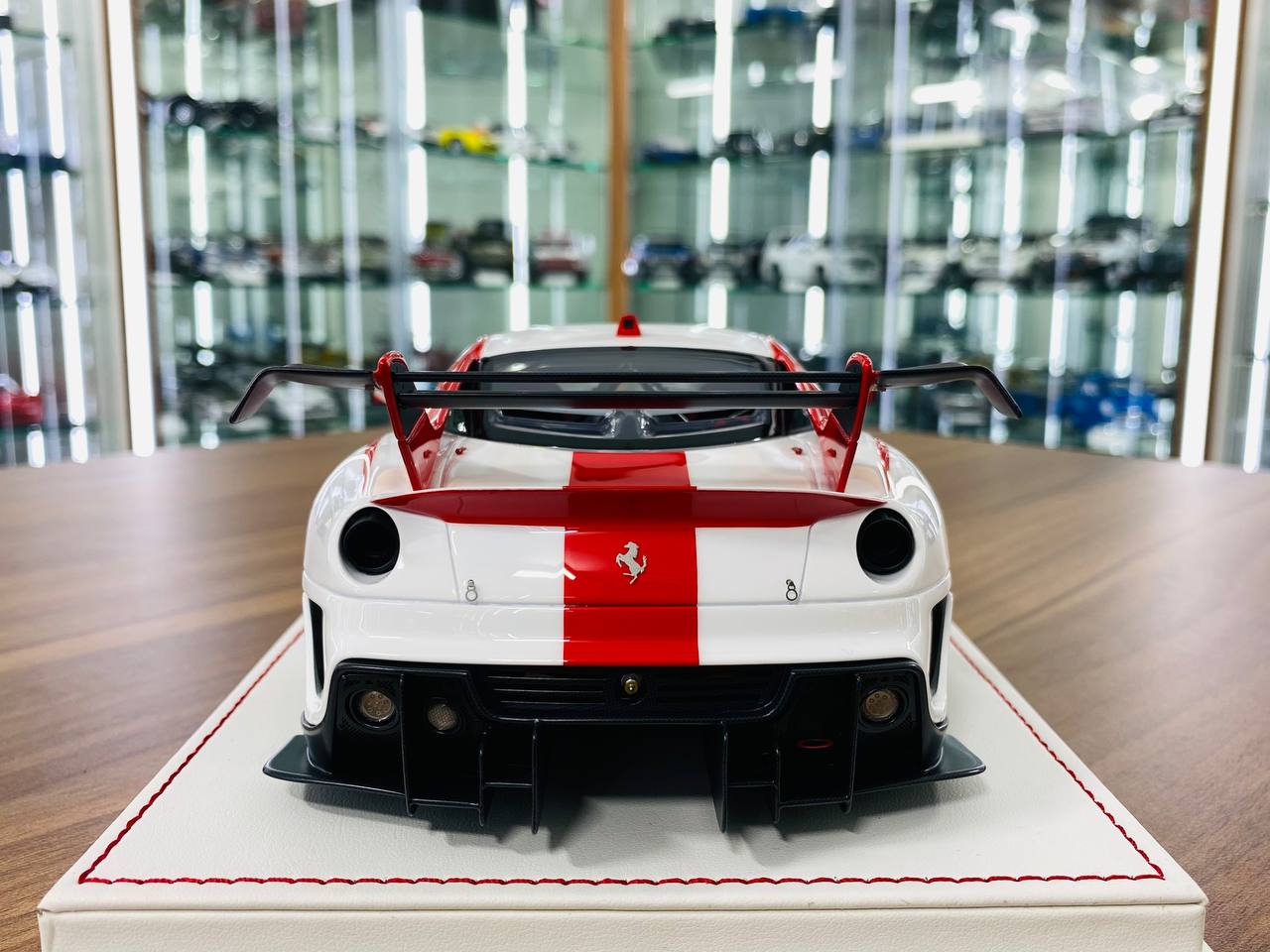 1/18 resin Davis & Giovanni Ferrari 599XX EVO #31 White / Red Limited- 15 pcs