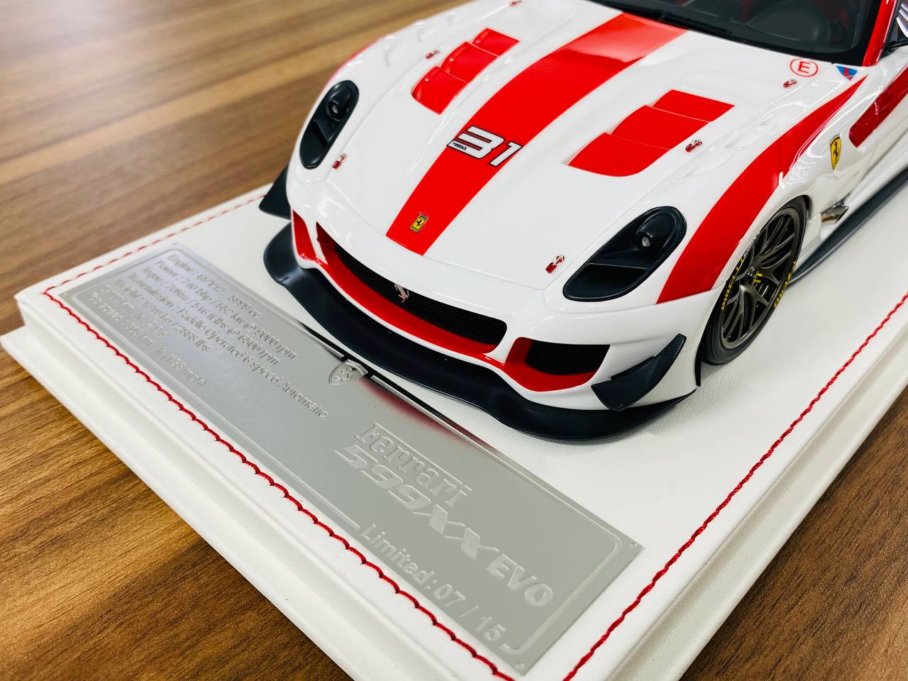 1/18 resin Davis & Giovanni Ferrari 599XX EVO #31 White / Red Limited- 15 pcs