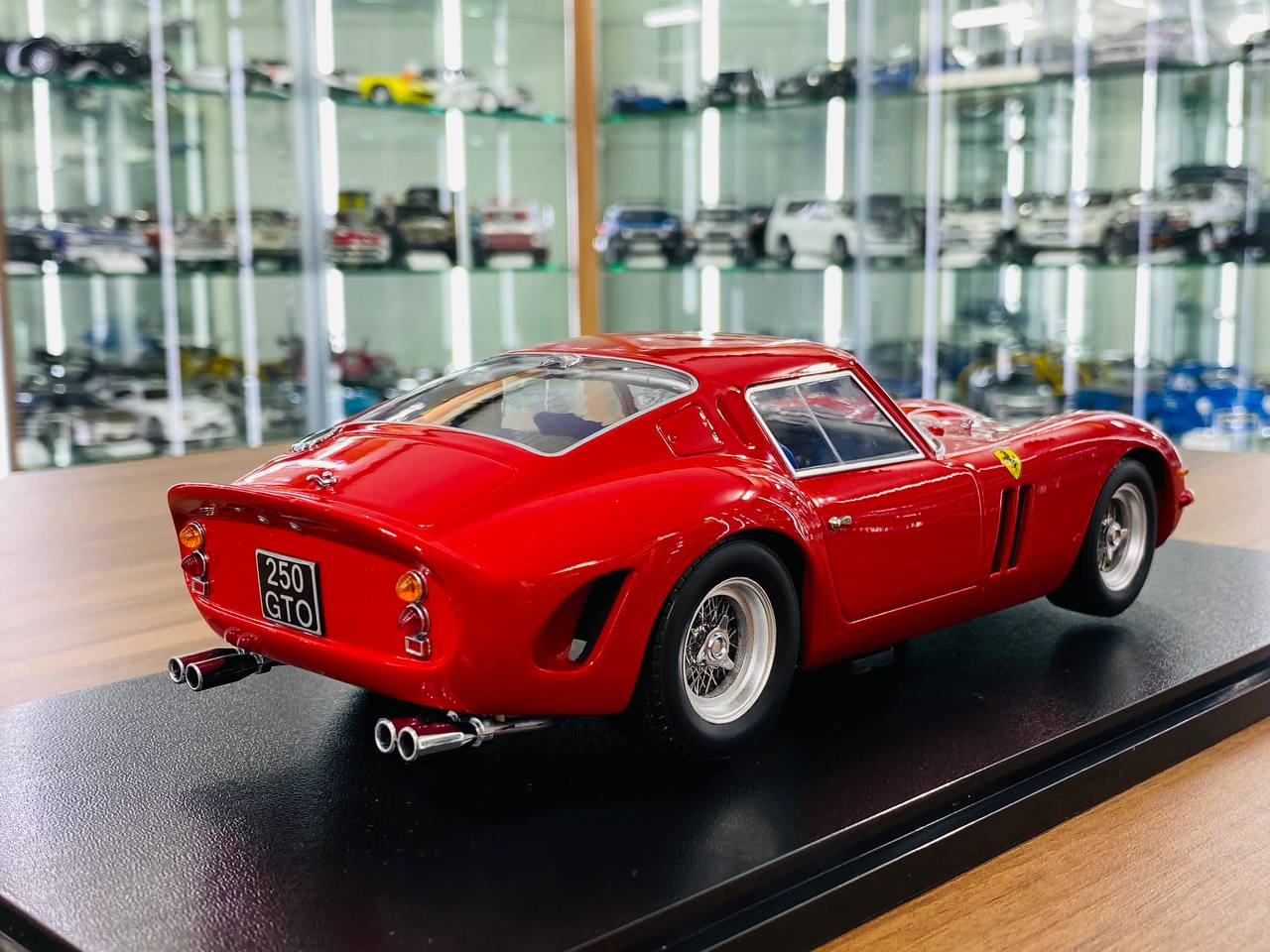 1/18 Ferrari 250 GTO Red by KK-Scale