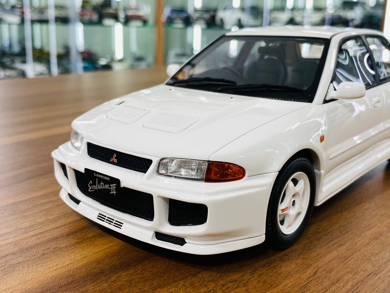 1/12 Diecast MINICHAMPS Mitsubishi Lancer Evo III (1995) 1977 White