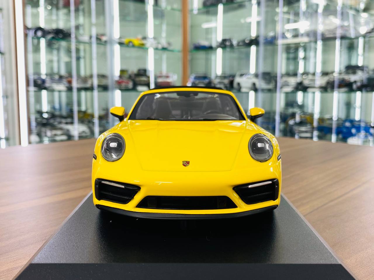 1/18 Resin Porsche 911 (992) Targa 4 GTS 2021 Yellow Minichamps