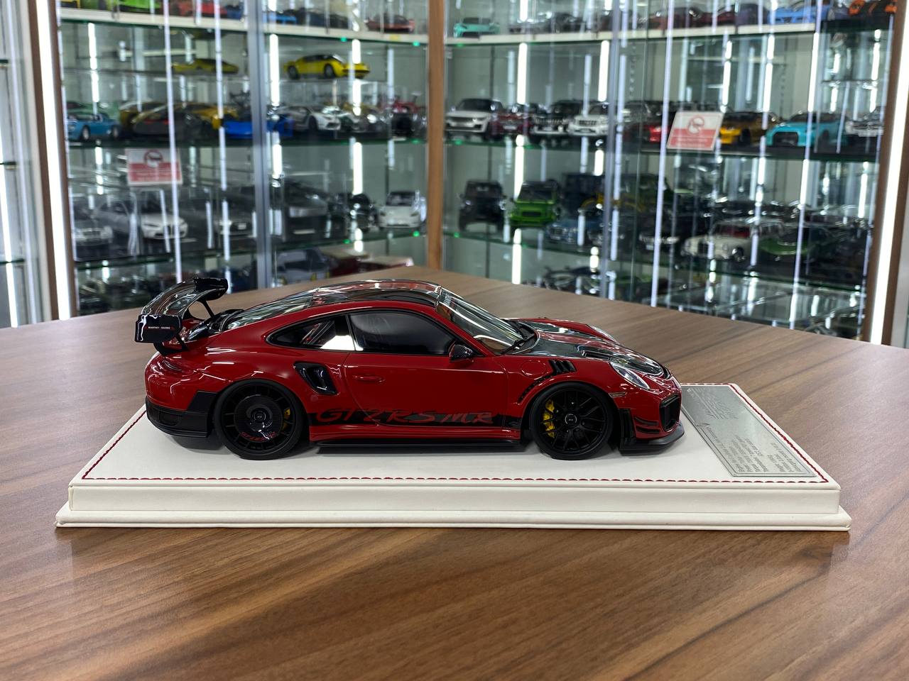 1/18 Resin Porsche 911 GT2 RS MR – Davis & Giovanni Guards Red Limited 16 pcs