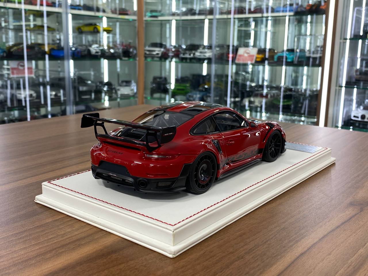 1/18 Resin Porsche 911 GT2 RS MR – Davis & Giovanni Guards Red Limited 16 pcs