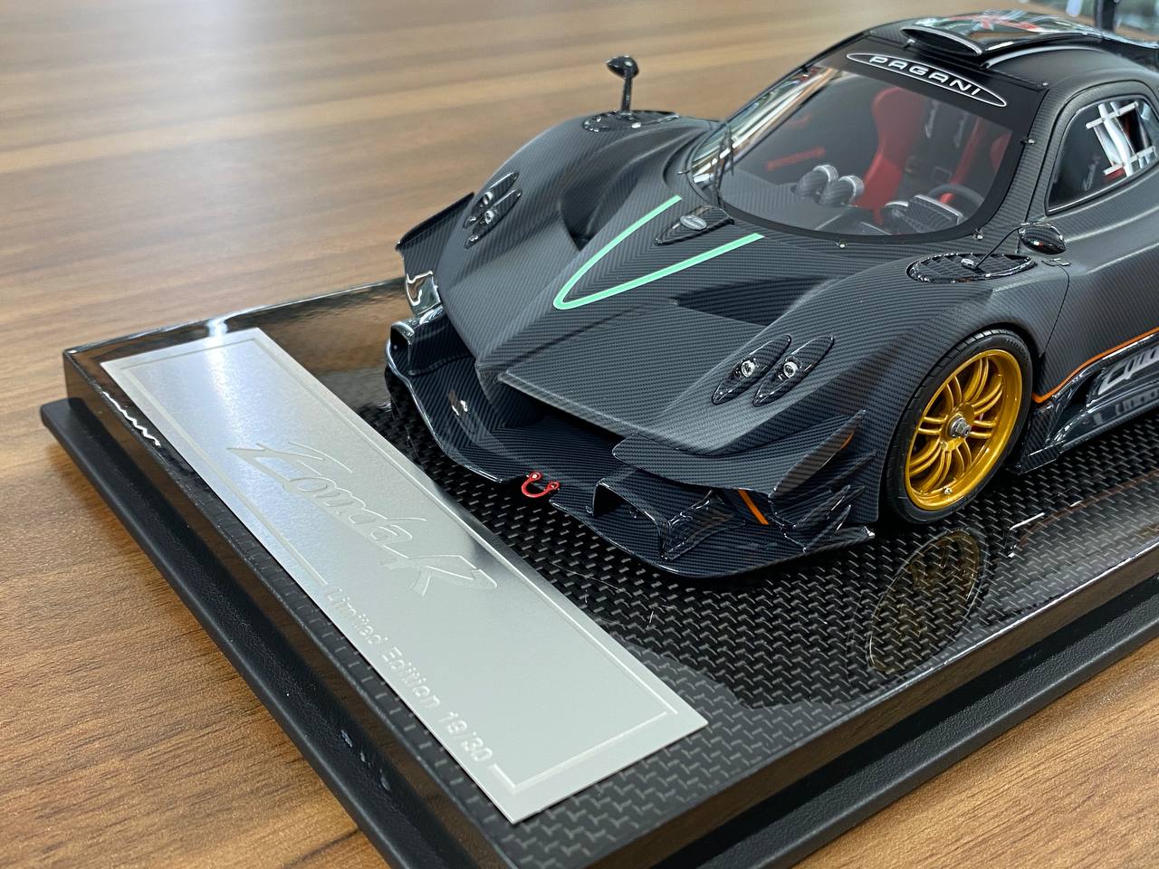 1/18 Resin Pagani Zonda R – Dino Models Carbon Fiber / Matt Black with Gold Rims Limited 30 pcs