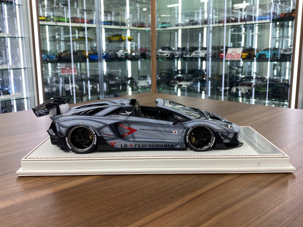 1/18 Resin Lamborghini Aventador LP 720-4 Roadster LBWK – Davis & Giovanni Matt Grey Zero Fighter Limited 36 pcs