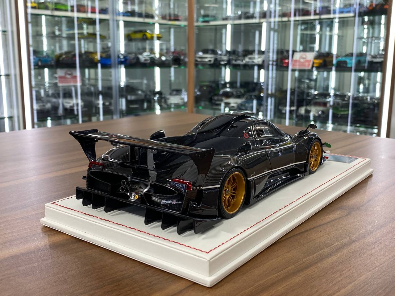 1/18 Resin Pagani Zonda Revolucian – Dino Models Carbon Fiber Grey with Gold Rims Limited 30 pcs