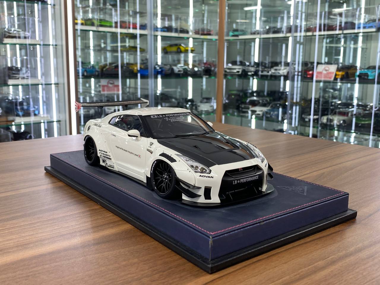 1/18 Resin Nissan GT-R R35 Type. 2 LB★Works – Make Up Pearl White Limited Edition 130 pcs