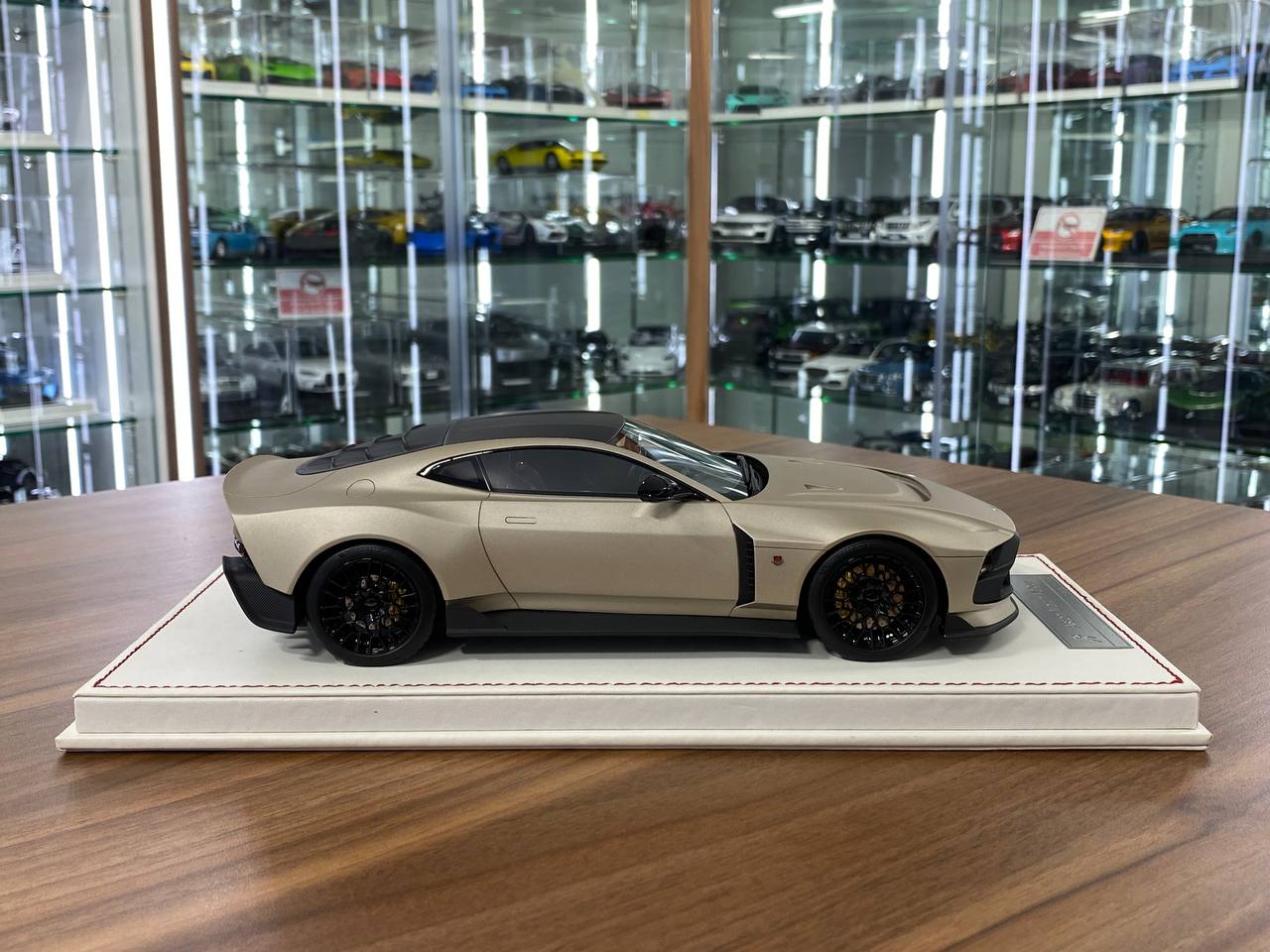 1/18 Resin Aston Martin Valour – Runner Verdant Jade - Limited 50 pcs