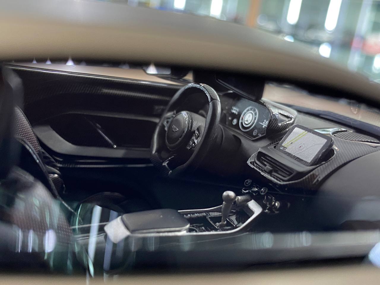 1/18 Resin Aston Martin Valour – Runner Verdant Jade - Limited 50 pcs