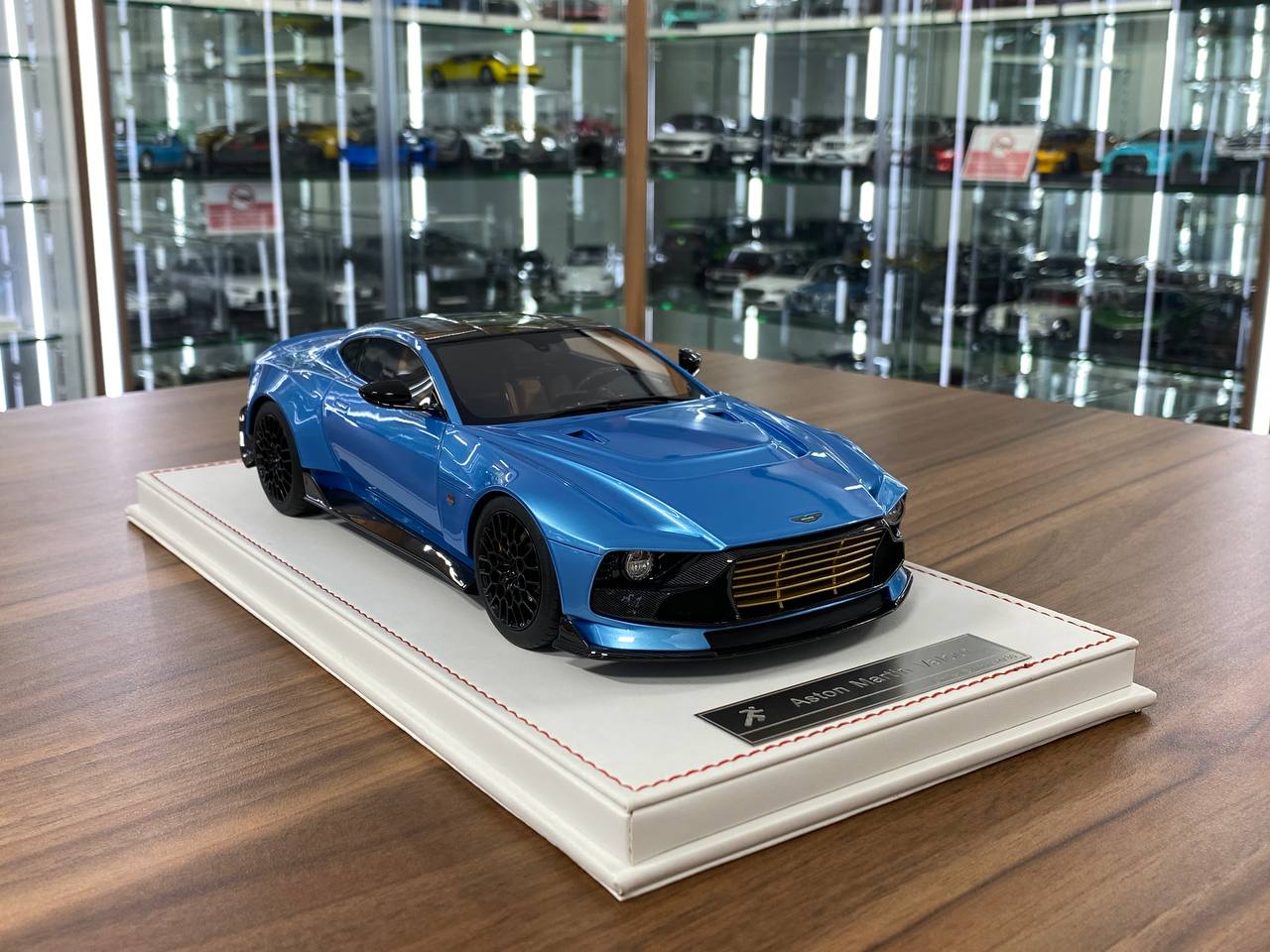 1/18 Resin Aston Martin Valour – Runner Caribbean Blue Pearl  Limited 30 Pcs