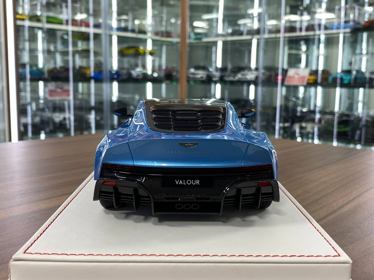 1/18 Resin Aston Martin Valour – Runner Caribbean Blue Pearl Limited 30 Pcs