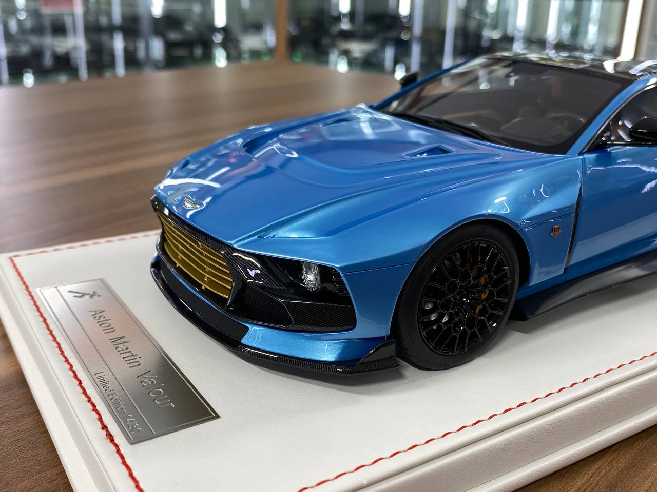 1/18 Resin Aston Martin Valour – Runner Caribbean Blue Pearl Limited 30 Pcs