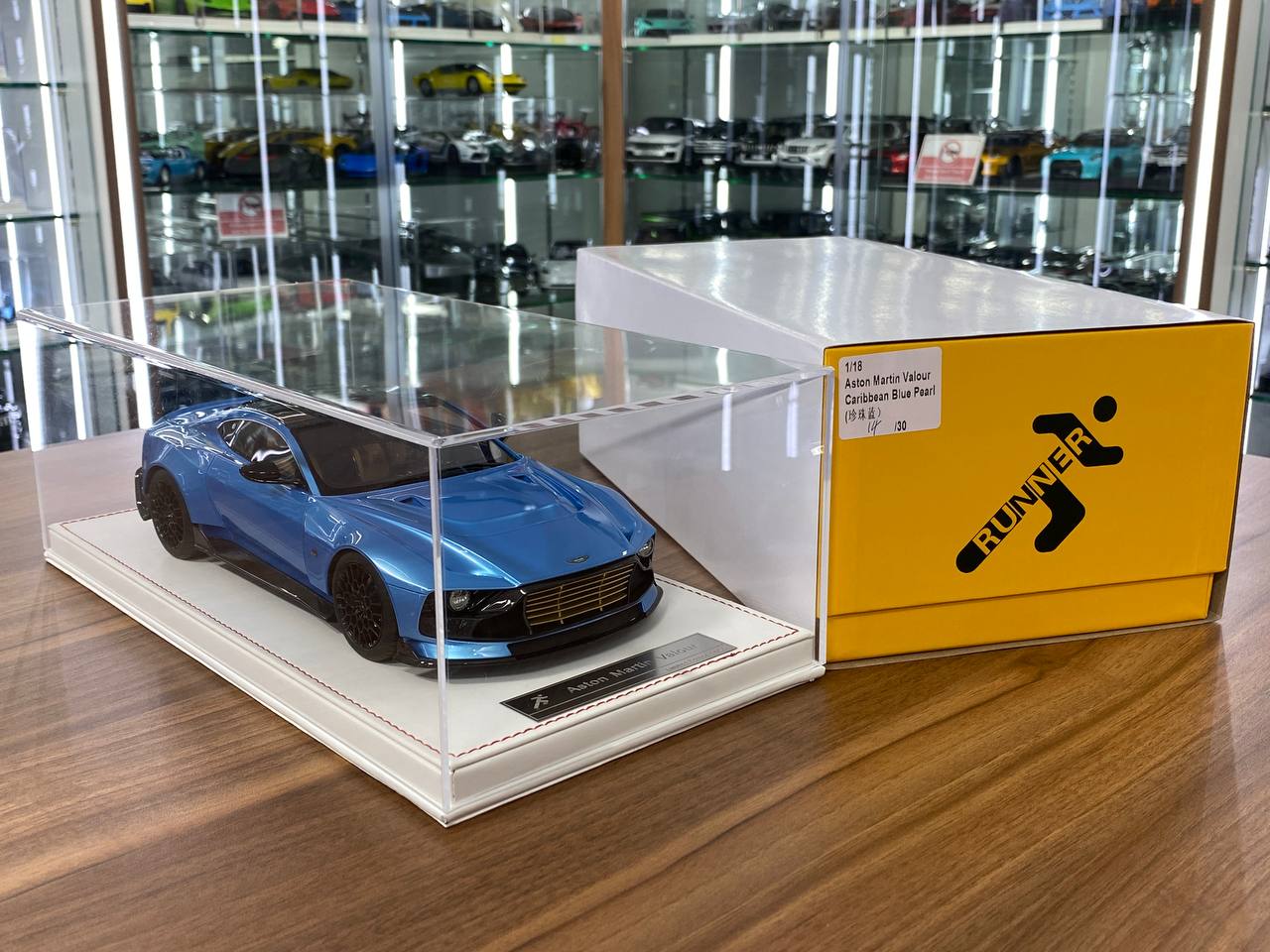 1/18 Resin Aston Martin Valour – Runner Caribbean Blue Pearl Limited 30 Pcs