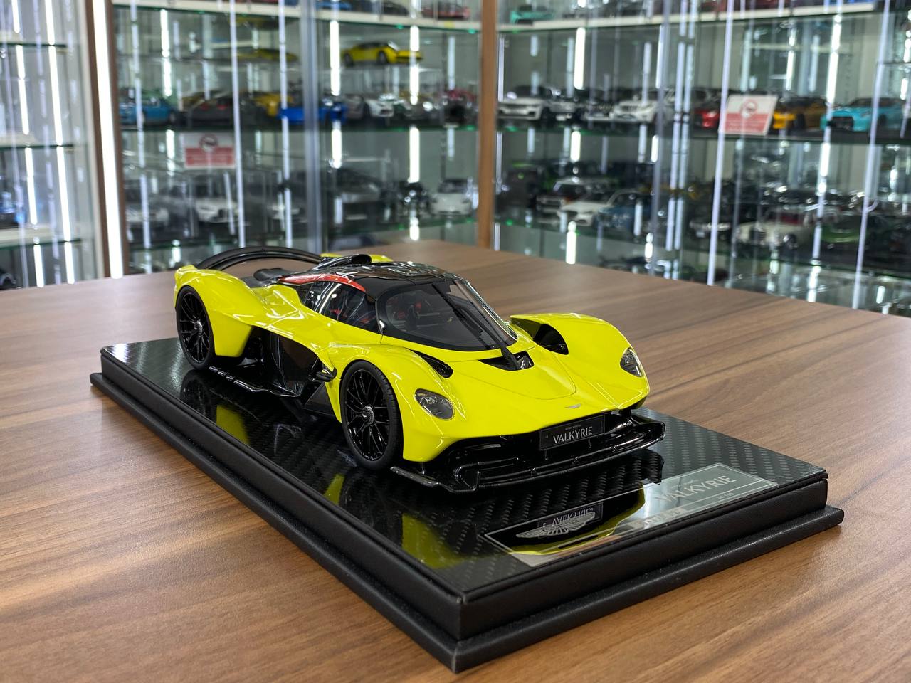 1/18 Resin  Aston Martin Valkyrie – Fronti Art Lime Essence - Limited 100 pcs