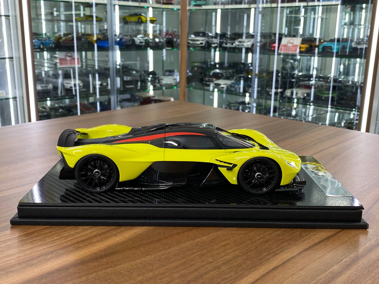 1/18 Resin  Aston Martin Valkyrie – Fronti Art Lime Essence - Limited 100 pcs