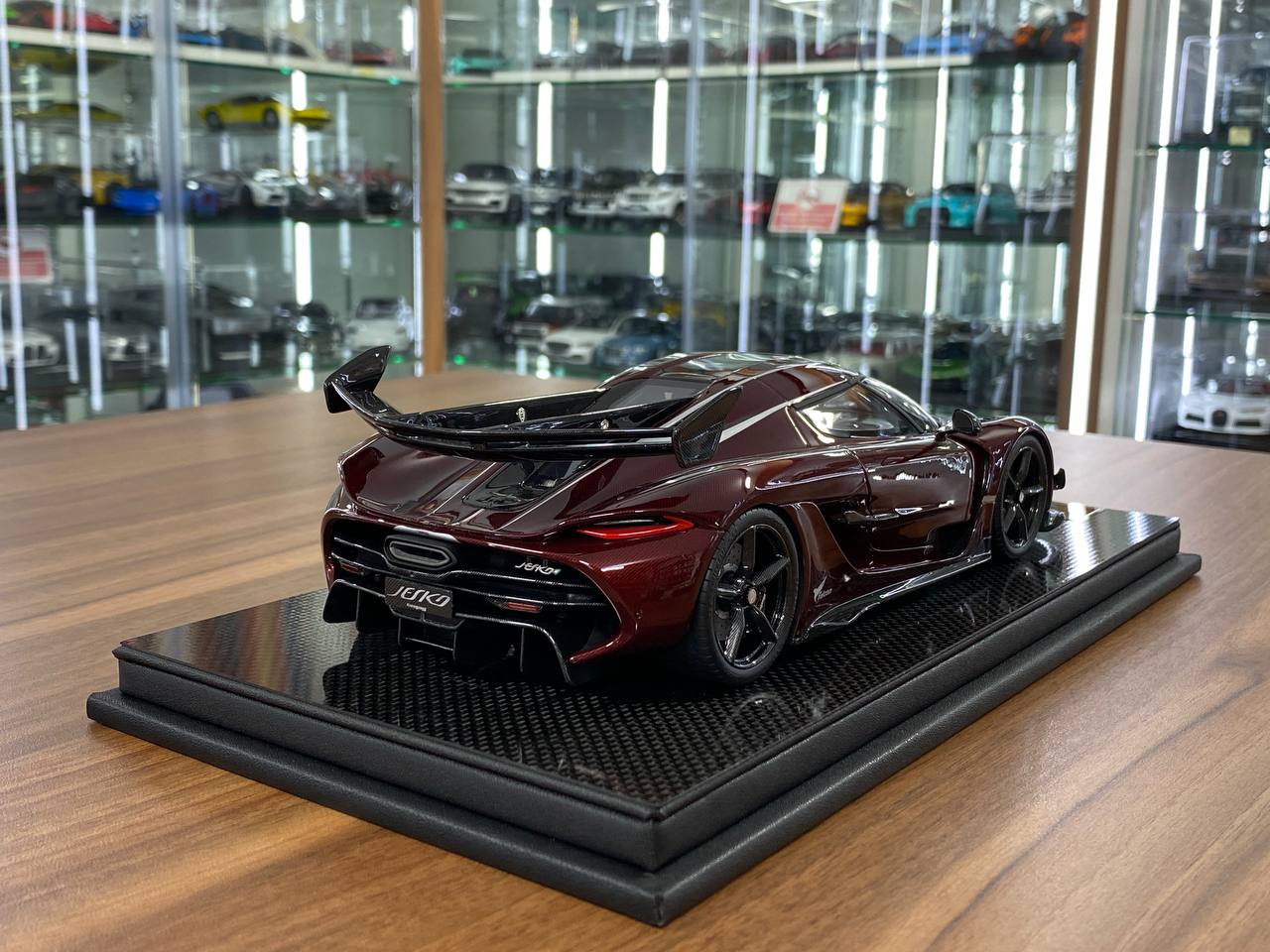 1/18 Resin Koenigsegg Jesko – FrontiArt Red Tinted Carbon = Limited 199 pcs