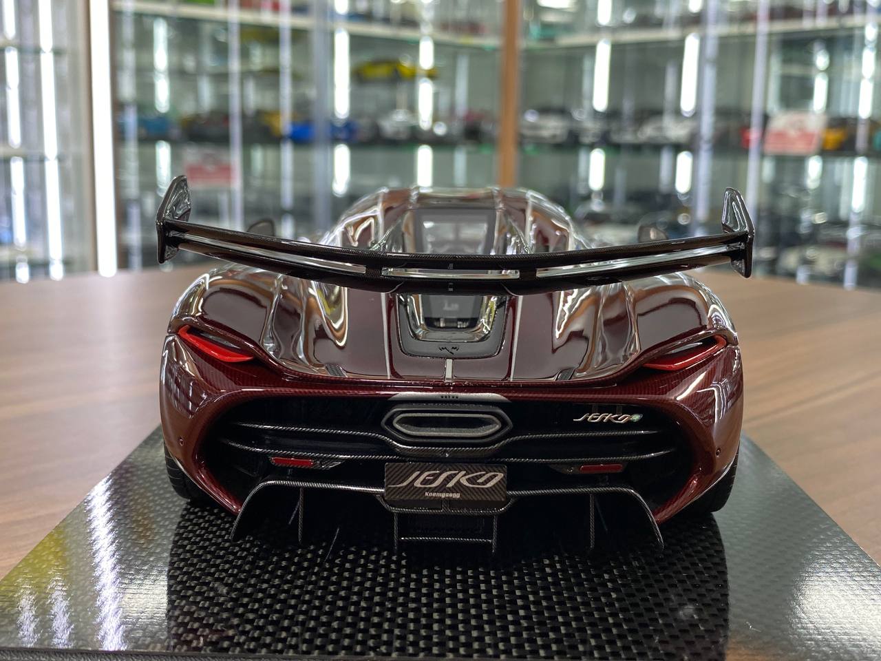 1/18 Resin Koenigsegg Jesko – FrontiArt Red Tinted Carbon = Limited 199 pcs