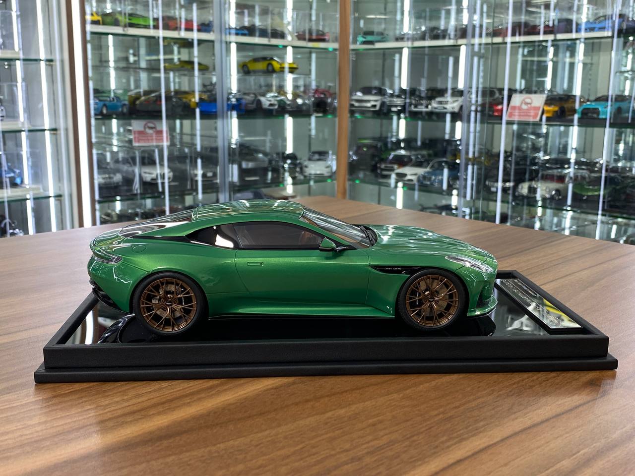 1/18 Resin Aston Martin DB12 Coupe – MotorHelix Iridescent Emerald Limited 199 pcs