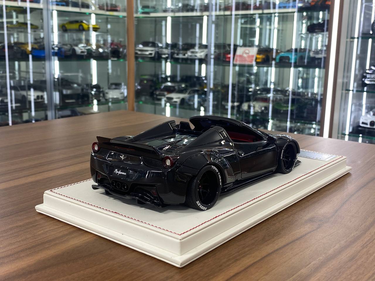 1/18 Resin Davis & Giovanni Ferrari 458 Spider Carbon Fiber Limited 01 of 01