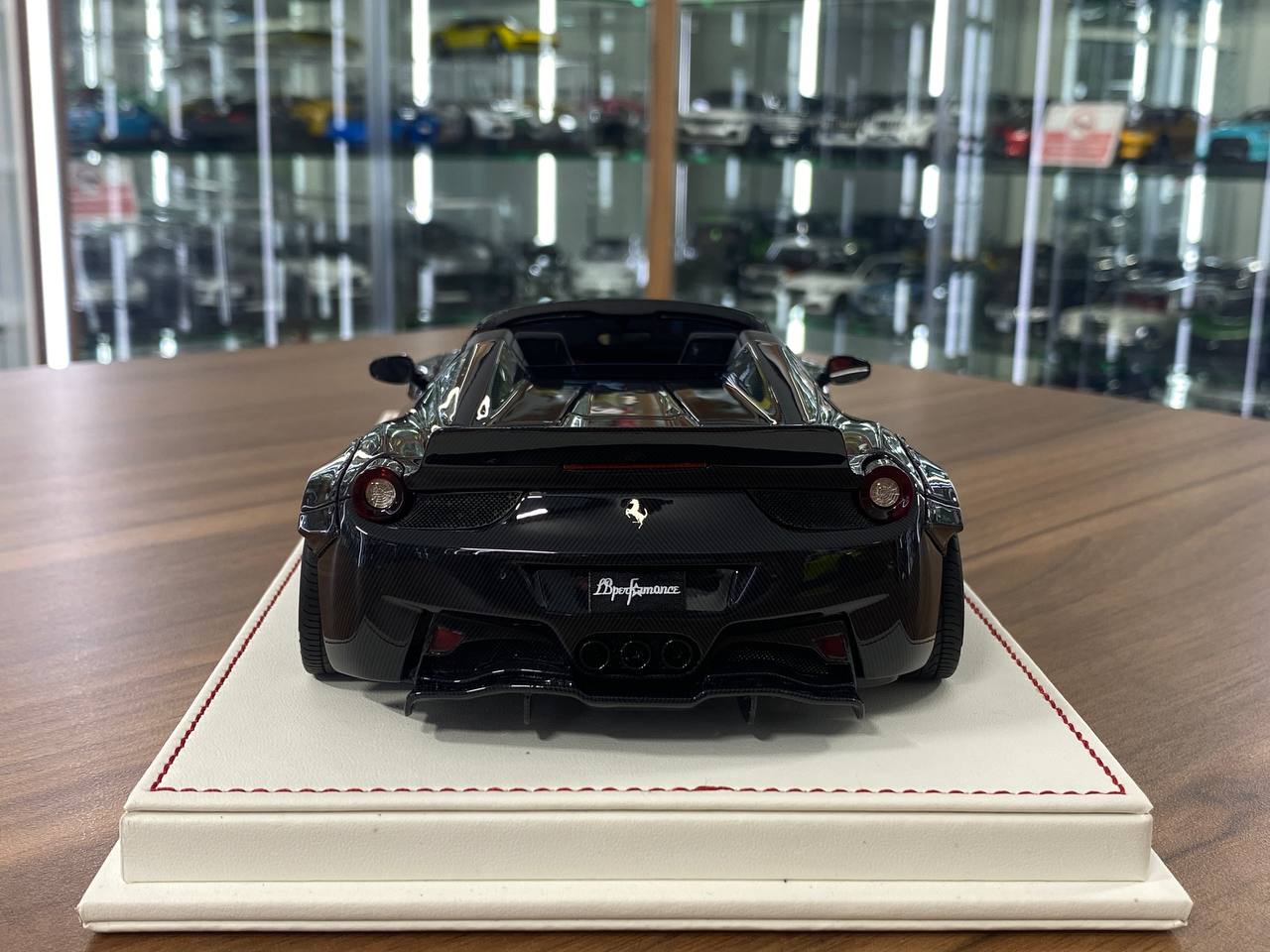1/18 Resin Davis & Giovanni Ferrari 458 Spider Carbon Fiber Limited 01 of 01