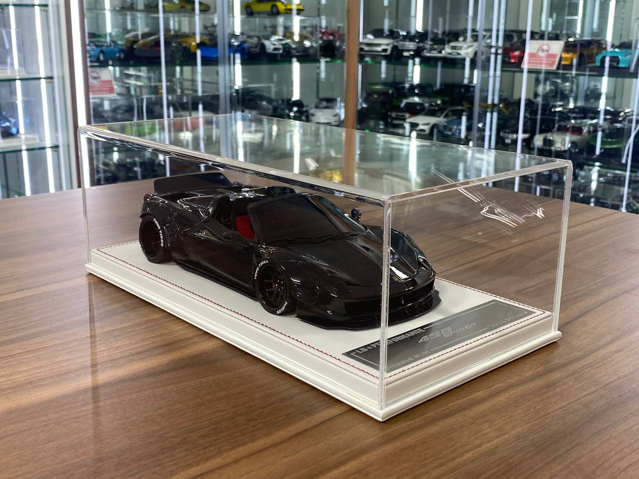 1/18 Resin Davis & Giovanni Ferrari 458 Spider Carbon Fiber Limited 01 of 01