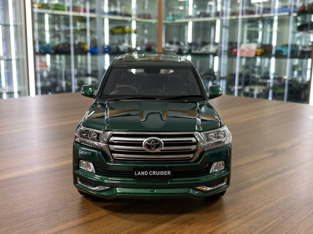 1/18 Diecast Metal Toyota Land Cruiser 200 – Kengfai Model Green / Black Interior