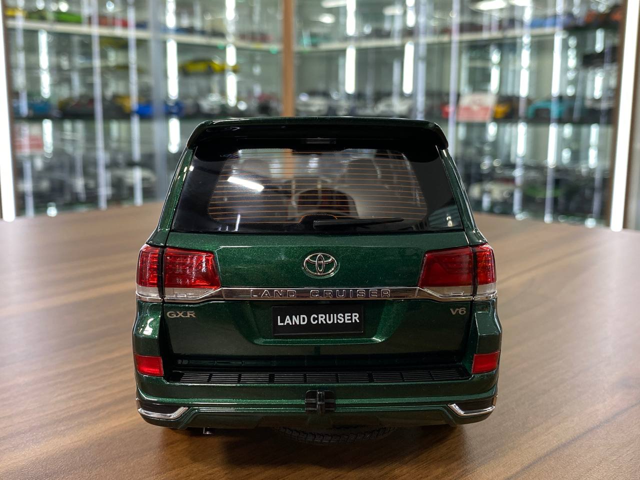 1/18 Diecast Metal Toyota Land Cruiser 200 – Kengfai Model Green / Black Interior