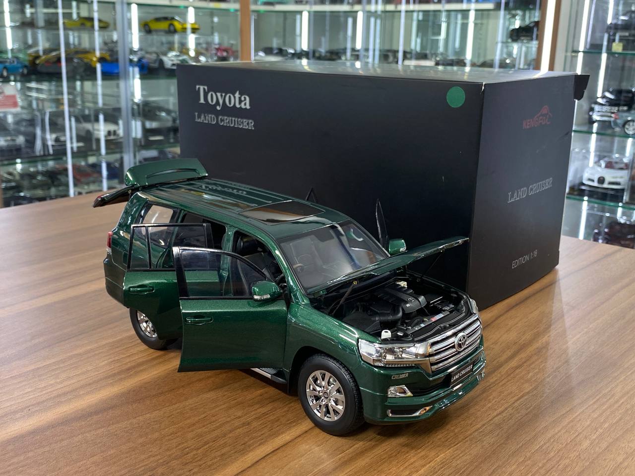 1/18 Diecast Metal Toyota Land Cruiser 200 – Kengfai Model Green / Black Interior